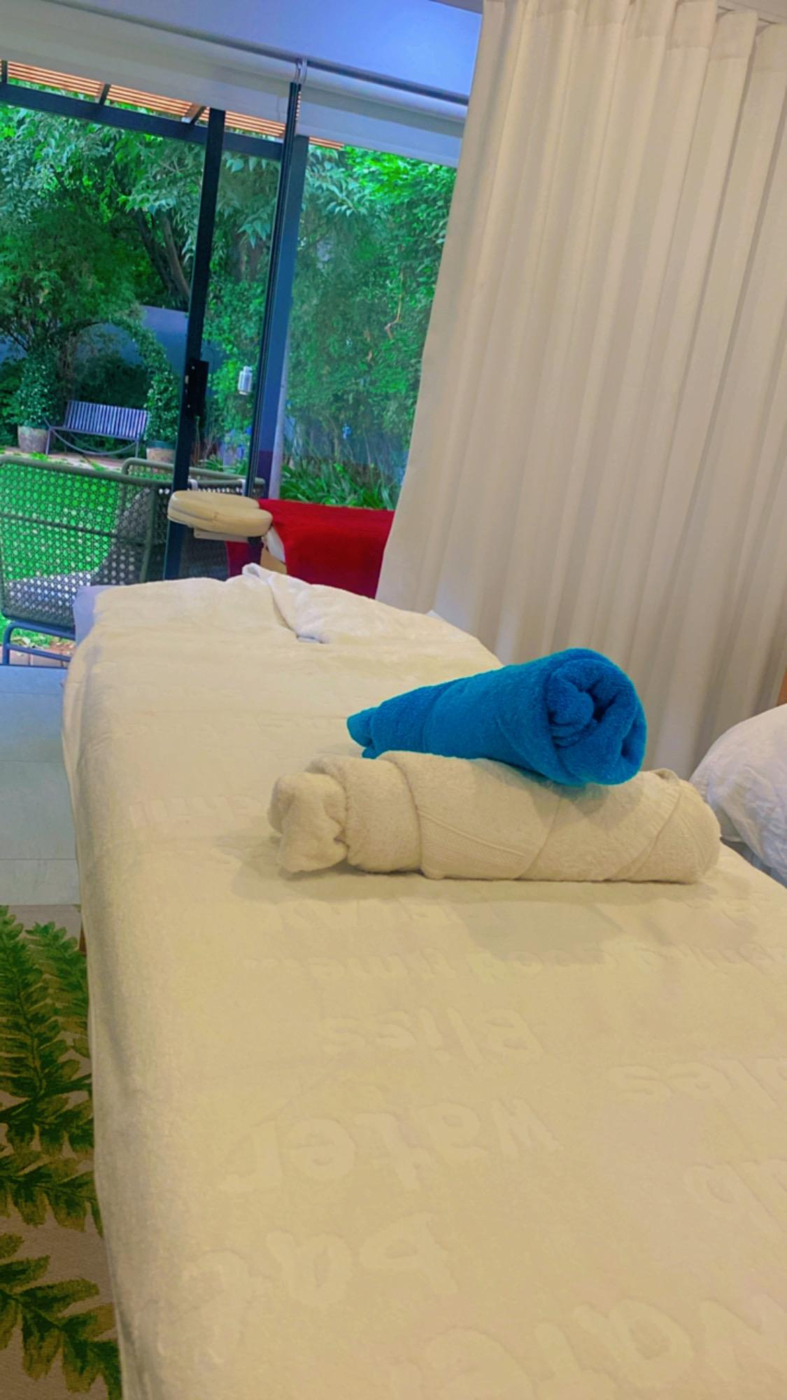 Deep tissue massage treatment for muscle tension relief